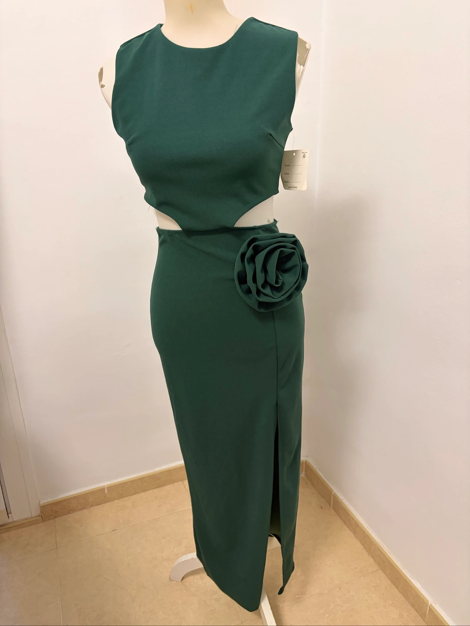 Vestido de fiesta verde con flor